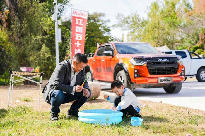 初秋气压高、早晚温差大，鱼儿进食量、进食时间和活跃度都进入高峰期，加之天气凉爽宜人，是一年中最佳的垂钓时节，往往有大鱼收获。