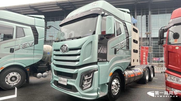 解放J6V 精英版6SM4 NG双燃料牵引车530马力.jpg