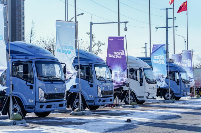 银装素裹瑞雪至，大地沉寂待春归。2023年12月22-23日，山东省新能源汽车下乡巡展活动-烟台莱阳站拉开帷幕。此次巡展以新能源乘用车为主，潍柴新能源是此次活动唯一的新能源商用车品牌，其携带庞大新能源车型阵容亮相，带来一系列新能源商用车产品解决方案，蓝擎·悦系列产品成为活动一大亮点。