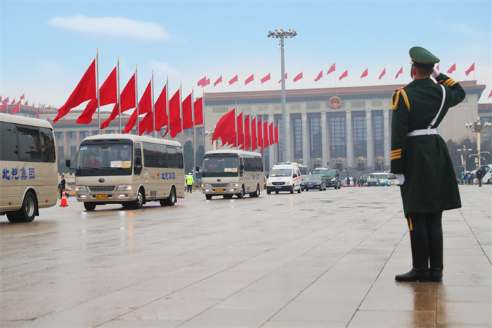 2024年3月4日、3月5日，举国关注、万众瞩目的全国两会在北京开幕。作为民族工业的代表，宇通正以昂扬饱满的状态接受着“全国两会”高标准、严要求的全方位检阅。