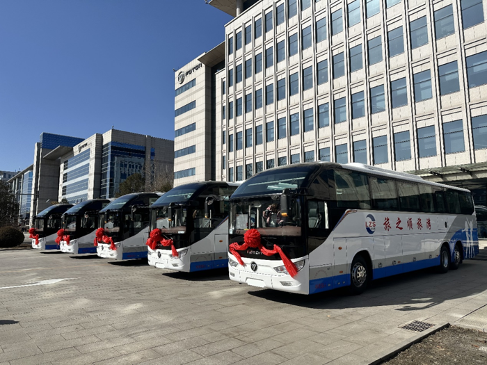 进入3月份，随着天气逐步回暖，旅游
市场也逐步回春。
注意到，福田欧辉旅游
订单不断实现交付，将投运于河北、江西、安徽等省份。下面一起来看看吧！