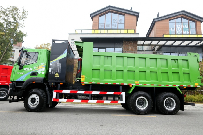 红岩智电版自卸车.jpg