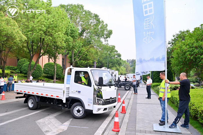 4月28日，以“全路况、全场景、全价值”为主题的奥铃智蓝EM全国上市发布会在成都盛大启幕。