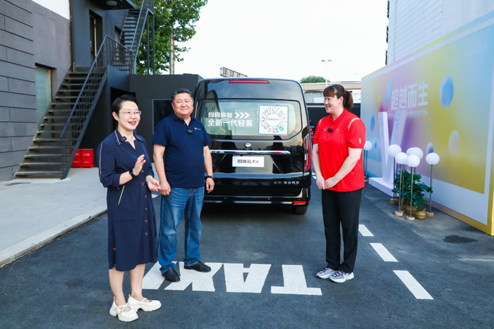 6月18日，图雅诺大V油电双擎亮相北京東古里艺术园区，在全国70余万线上线下用户、战略合作伙伴、行业协会代表、媒体代表及社会各界人士见证下全国闪耀上市。