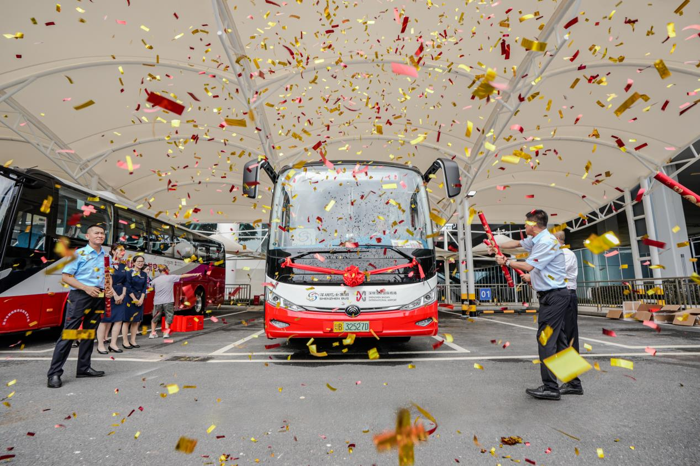 一桥飞架跨伶仃，天堑通途举世惊。历时7年筹备、7年艰苦建设的超级工程——深中通道在全球瞩目之下，于2024年6月30日全线通车，创造大国工程的又一大奇迹。深中通道，这一屹立于世界东方的超级工程，不仅展现出我国“逢山开路、遇水搭桥”的发展韧劲，也重塑了大湾区的经济地图