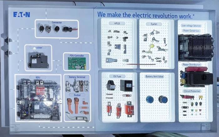 2024年7月8日至10日，伊顿车辆与车辆电气化集团和电子事业部亮相慕尼黑上海电子展，聚焦汽车、智慧工业和储能三大领域，带来伊顿电路保护及连接、功率磁性元器件、薄膜电容和超级电容器及模组、传感器、时钟元件等产品线，全面展现伊顿综合产品实力和多行业解决方案。