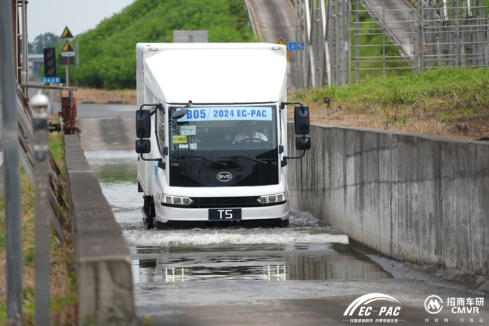 7月9日，2024EC-PAC新能源商用车性能评价赛在重庆科学城重磅开赛，来自23家主流车企的25款车型同台竞技。比亚迪商用车以硬核技术及产品实力出色地完成各项严苛挑战，勇揽六项大奖，成为本次赛事最大赢家